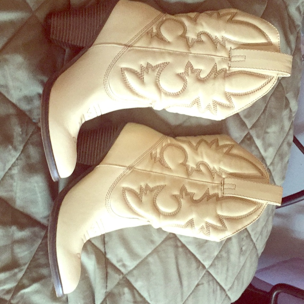 Cream cowgirl boots